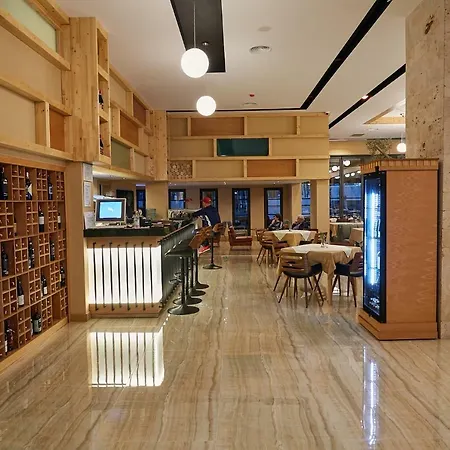 Hotel Eter Golem (Tirana)