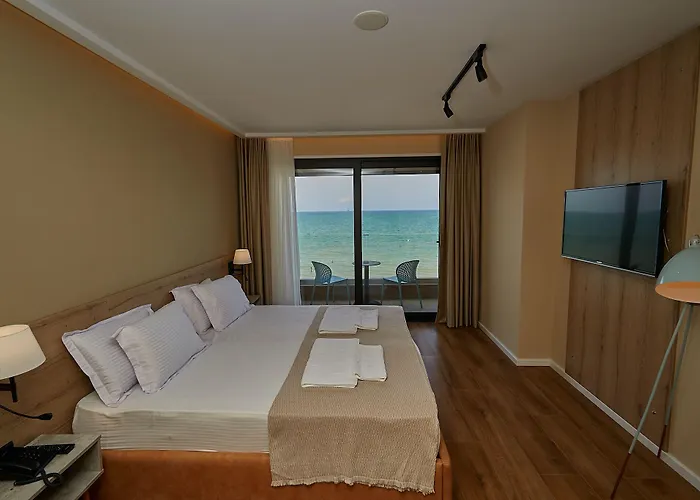 Hotel Eter Golem (Tirana)