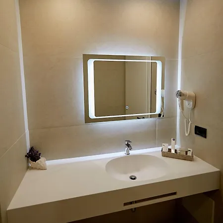 Hotel Eter Golem (Tirana)